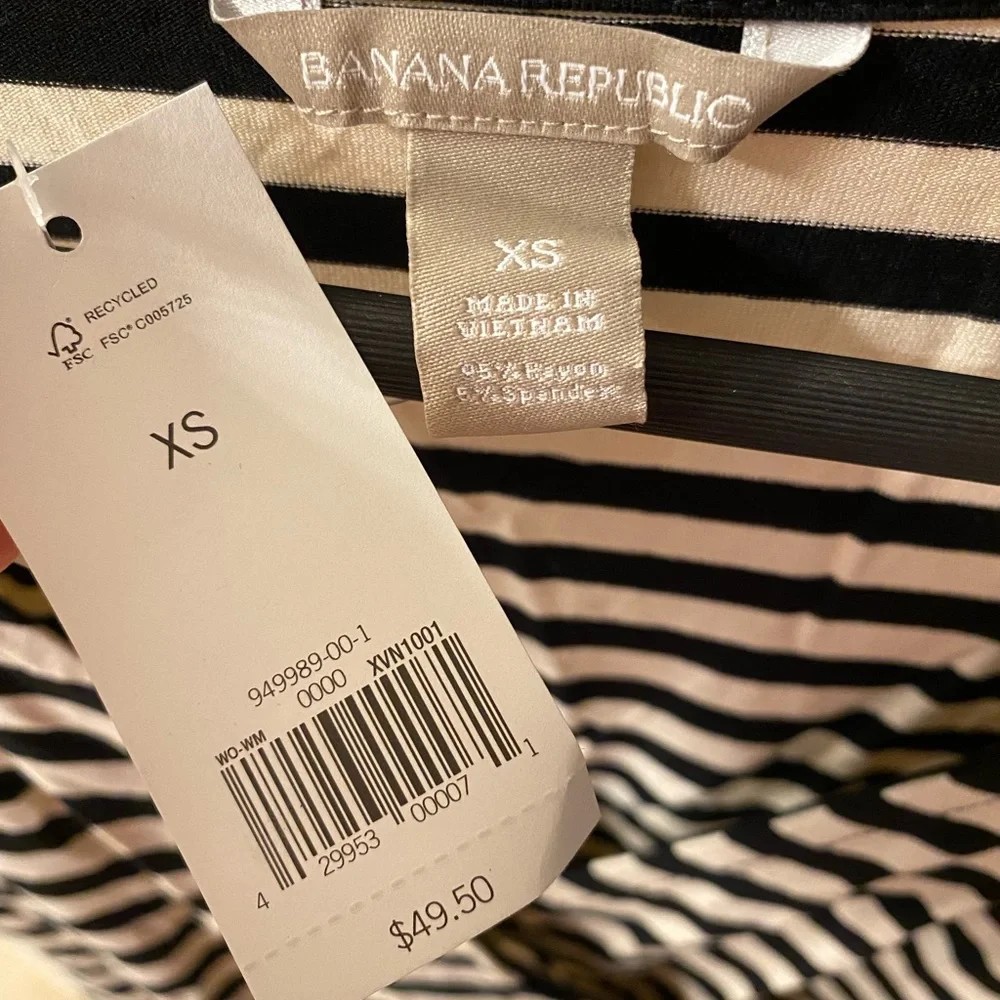 NWT Banana republic faux wrap top. Cream and black stripes. Long sleeve. Xs - Picture 4 of 4